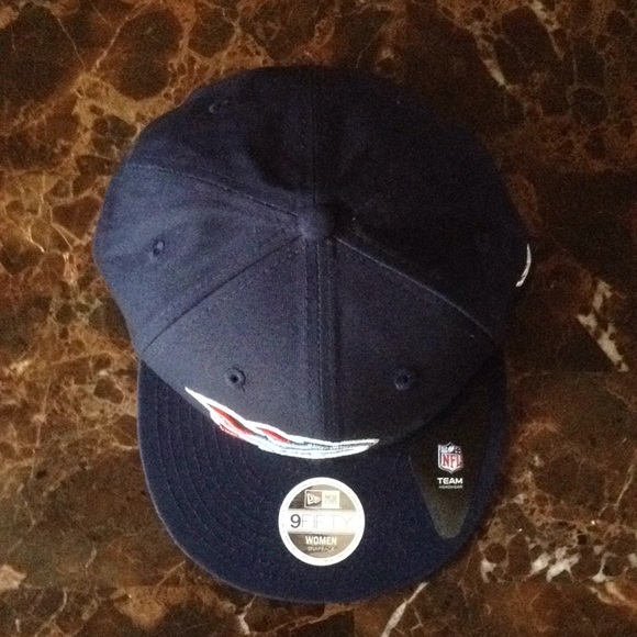SOLD! BRAND NEW! Woman's New Era Titans Cap! - Picture 2 of 8